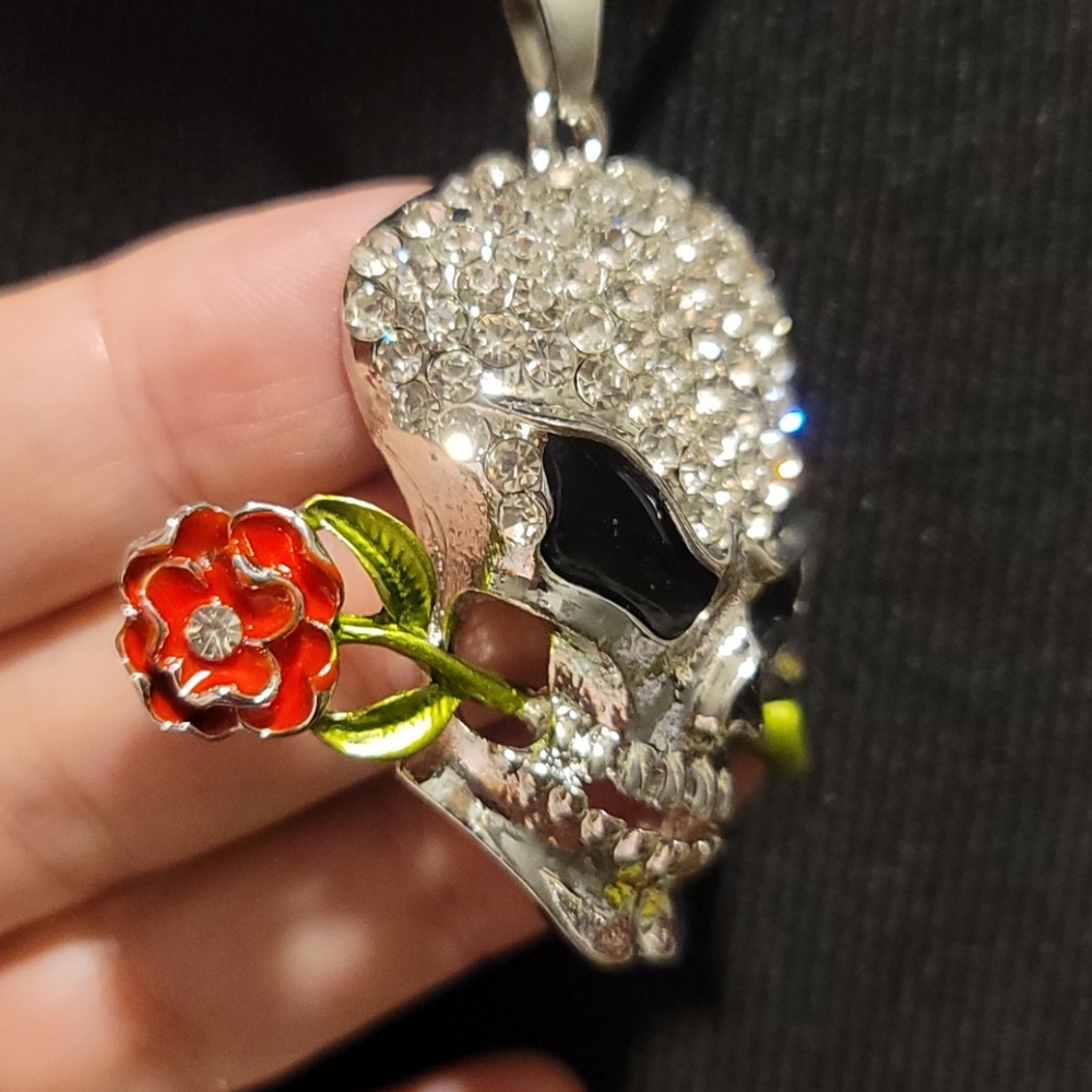 NWT CRYSTAL SKULL NECKLACE BY BETSEY JOHNSON - Picture 6 of 7